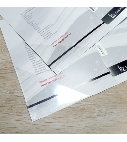 Mappen mit Abheftvorrichtung und Klebeecke