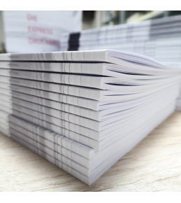 Broschüren geklammert