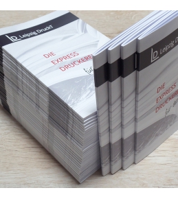 Broschüren geklammert