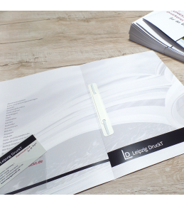 Mappen mit Abheftvorrichtung und Visitenkartentasche