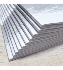 Broschüren geklammert